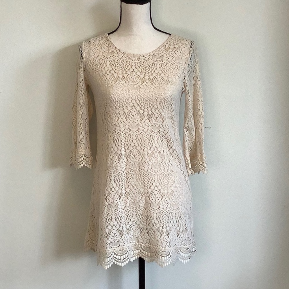 Divided cream lace dress
